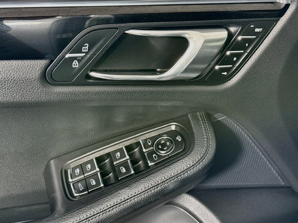 2023 Porsche Macan Base