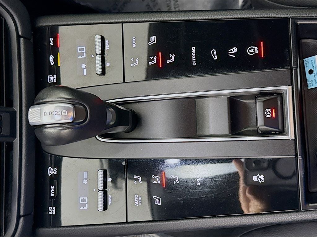 2023 Porsche Macan Base
