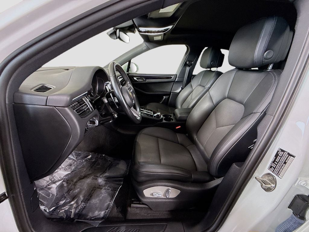 2023 Porsche Macan Base