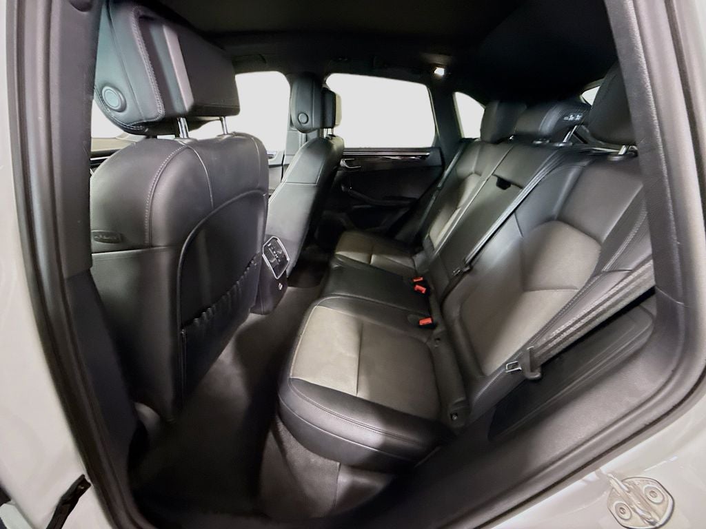 2023 Porsche Macan Base