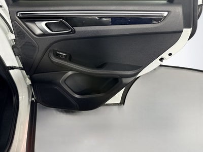 2023 Porsche Macan Base