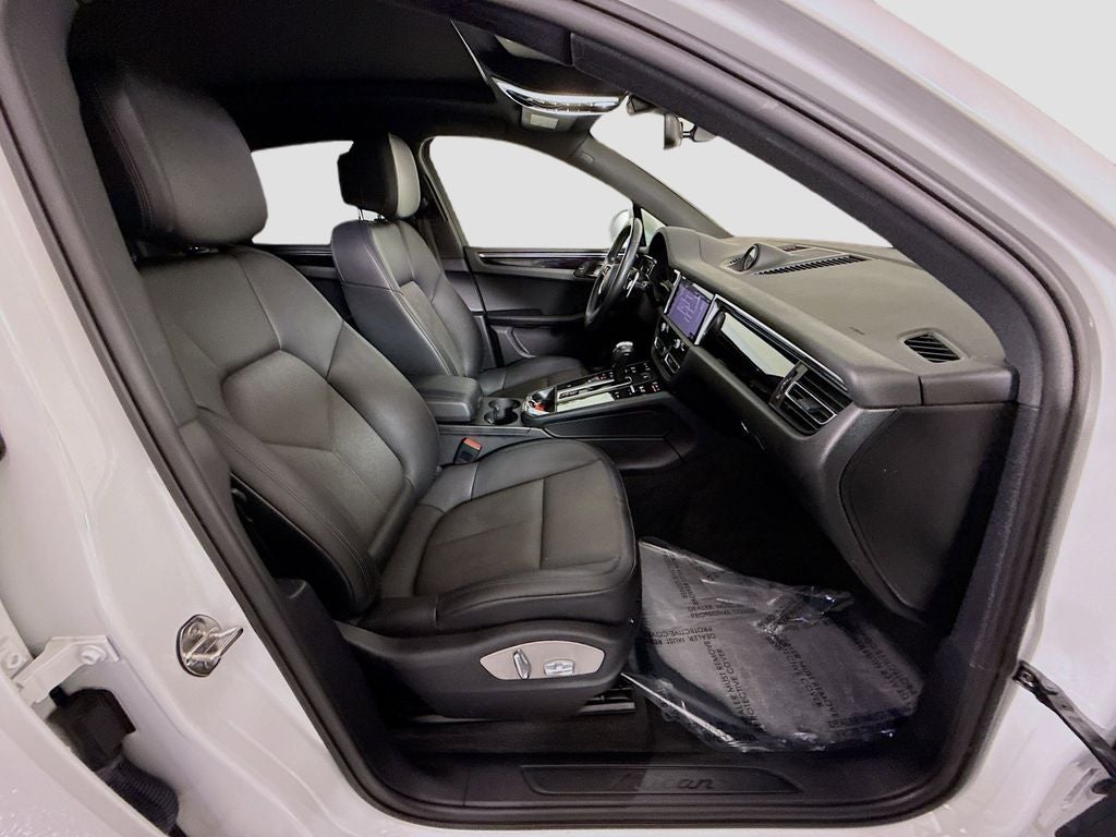 2023 Porsche Macan Base