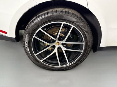 2023 Porsche Macan Base