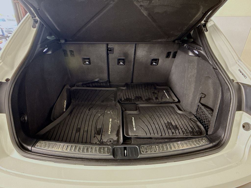 2023 Porsche Macan Base