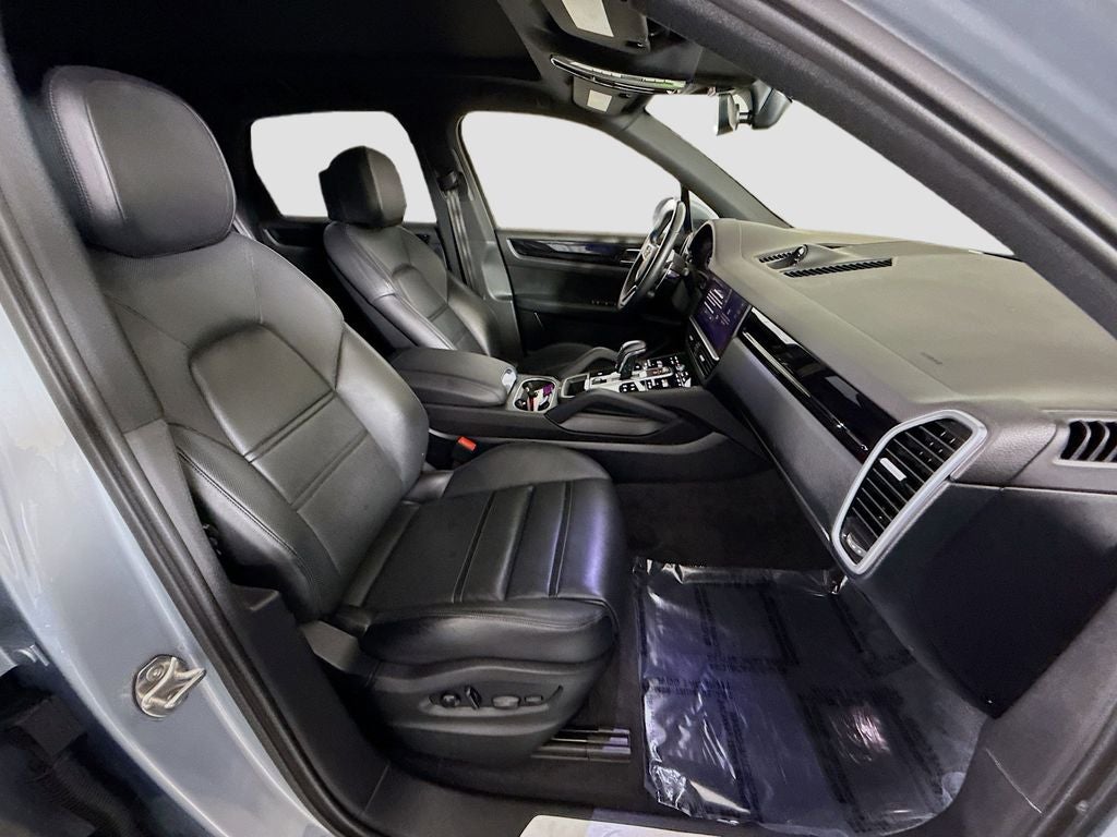 2023 Porsche Cayenne Platinum Edition
