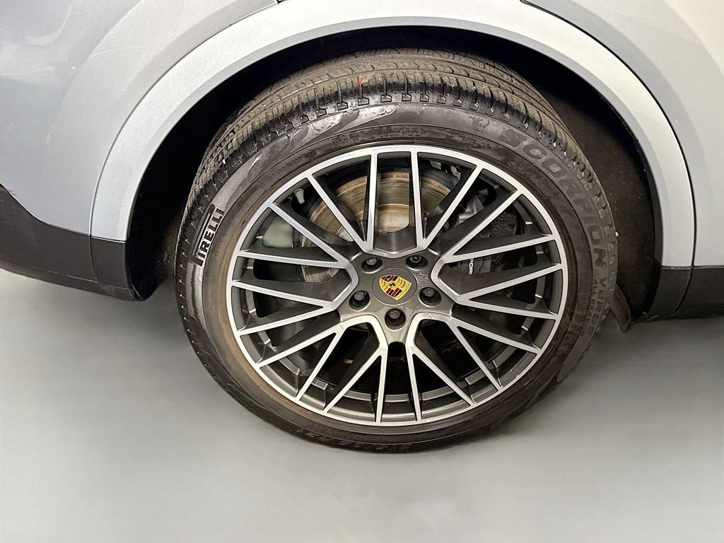 2023 Porsche Cayenne Platinum Edition