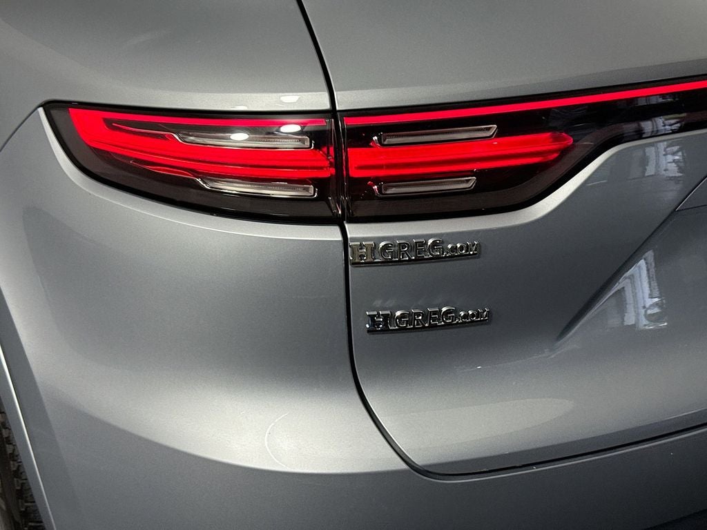 2023 Porsche Cayenne Platinum Edition