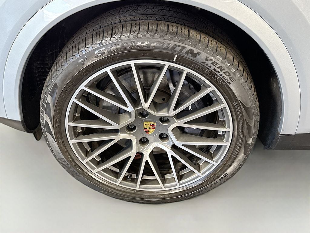 2023 Porsche Cayenne Platinum Edition