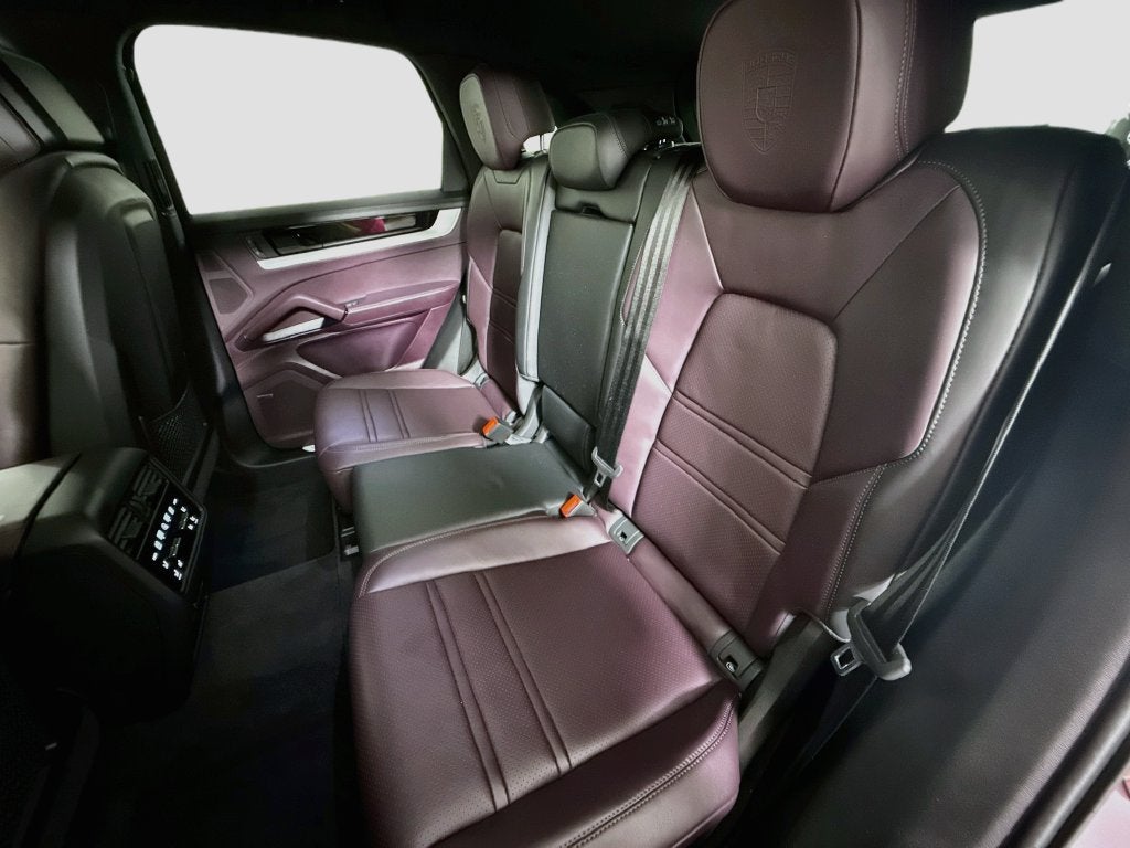 2024 Porsche Cayenne Base