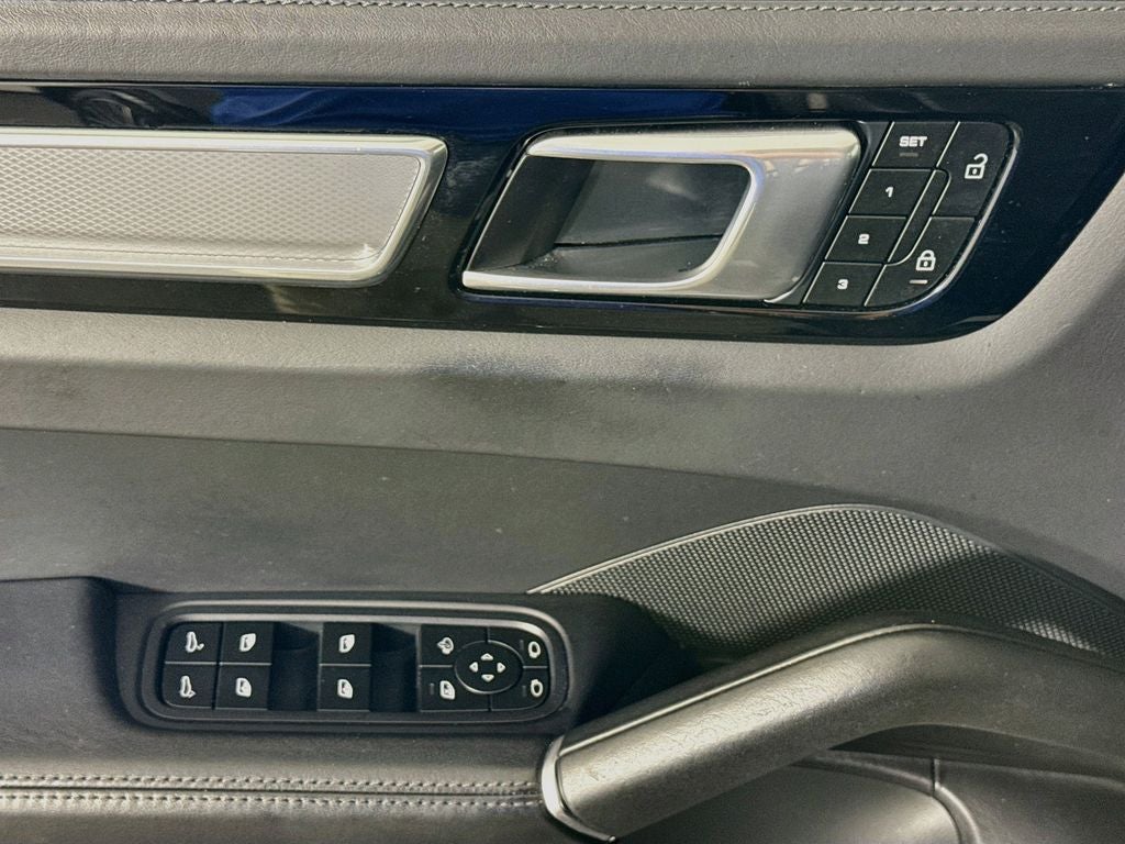 2023 Porsche Cayenne Platinum Edition