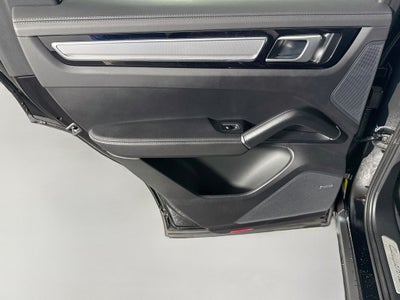 2023 Porsche Cayenne Platinum Edition