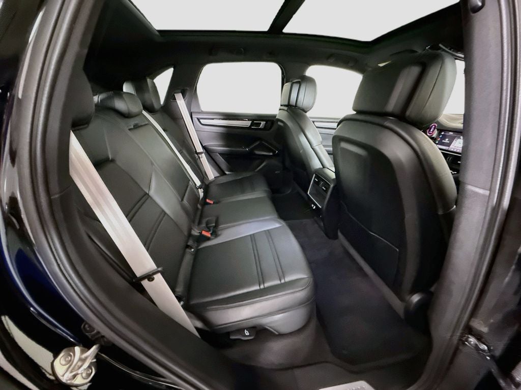2023 Porsche Cayenne Platinum Edition