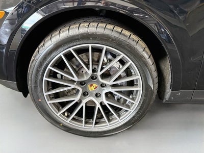 2023 Porsche Cayenne Platinum Edition