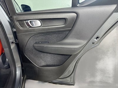 2019 Volvo XC40 Momentum