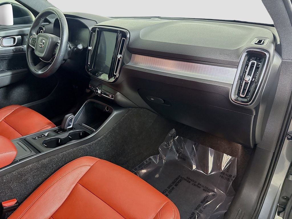 2019 Volvo XC40 Momentum