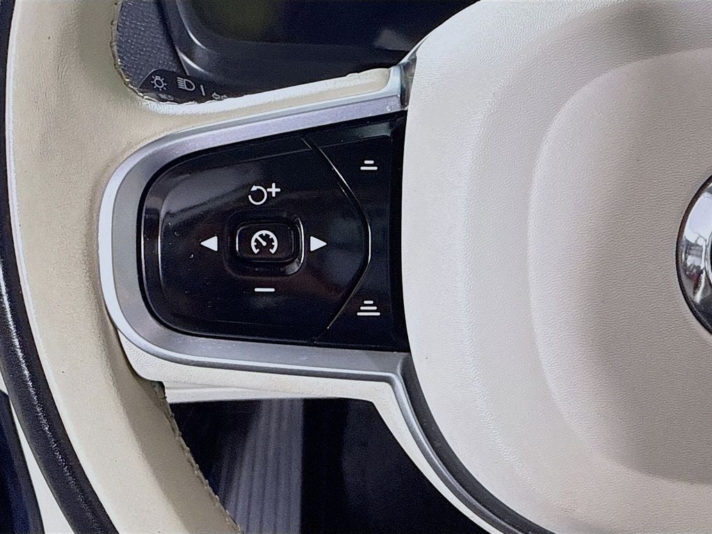 2023 Volvo XC90 B5 Core