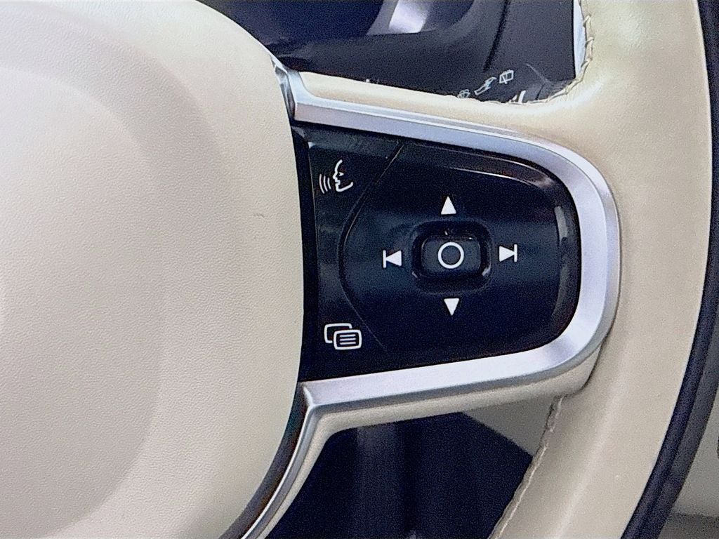 2023 Volvo XC90 B5 Core
