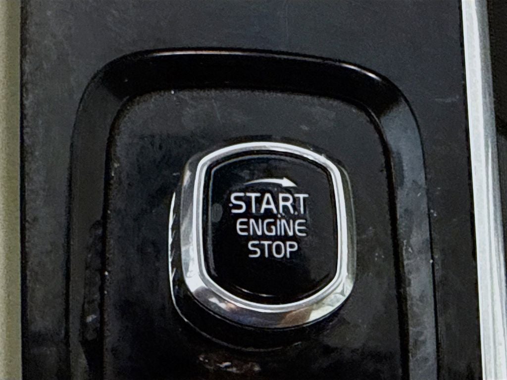 2023 Volvo XC90 B5 Core