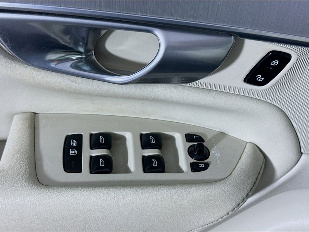 2023 Volvo XC90 B5 Core