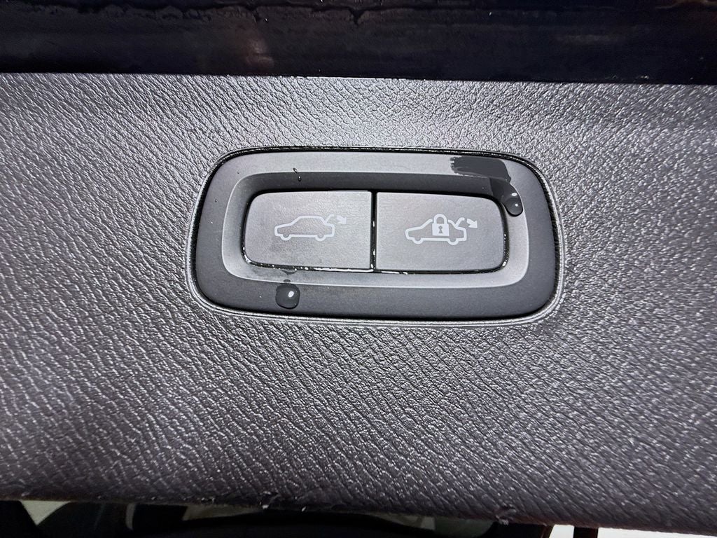 2023 Volvo XC90 B5 Core