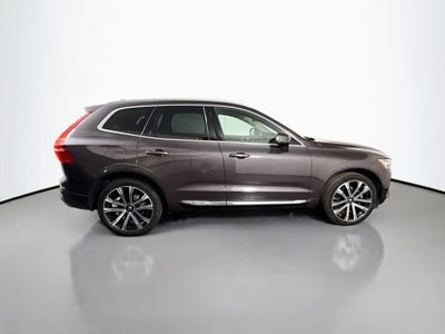 2023 Volvo XC60 B5 Ultimate Bright Theme