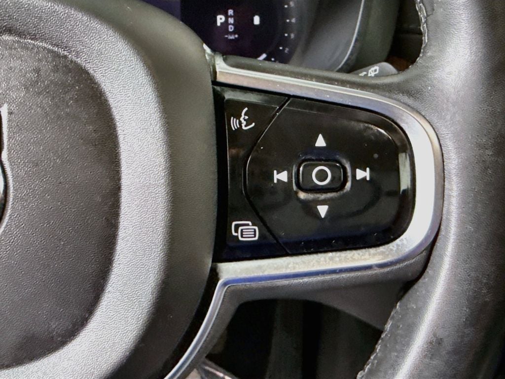 2023 Volvo XC60 B5 Ultimate Bright Theme
