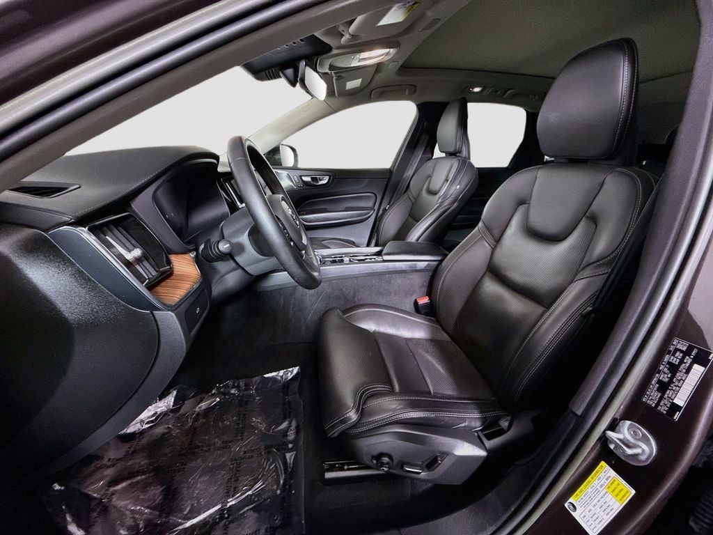 2023 Volvo XC60 B5 Ultimate Bright Theme