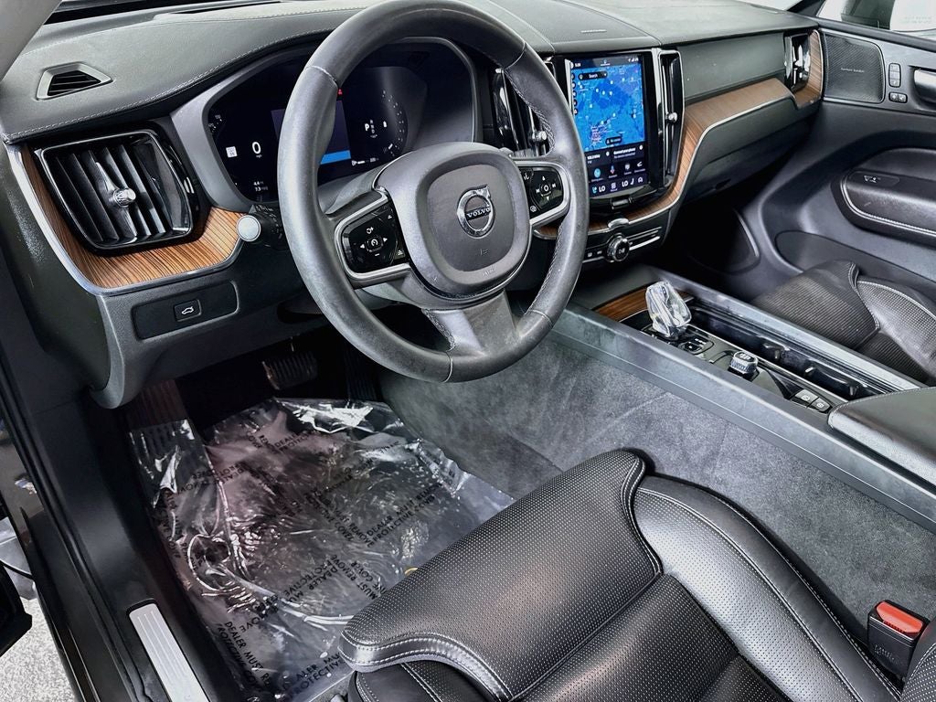 2023 Volvo XC60 B5 Ultimate Bright Theme