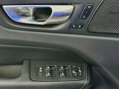 2023 Volvo XC60 B5 Ultimate Bright Theme