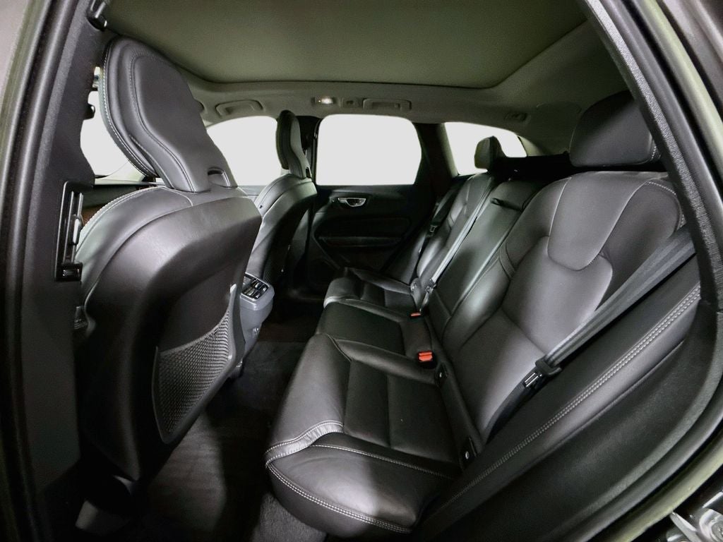 2023 Volvo XC60 B5 Ultimate Bright Theme