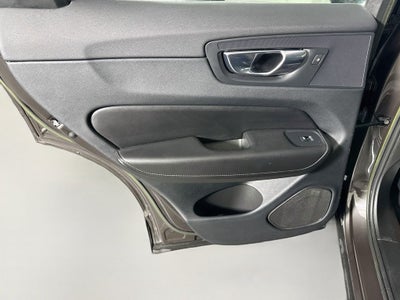 2023 Volvo XC60 B5 Ultimate Bright Theme