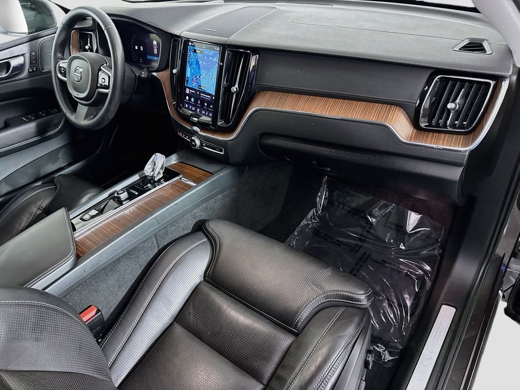 2023 Volvo XC60 B5 Ultimate Bright Theme