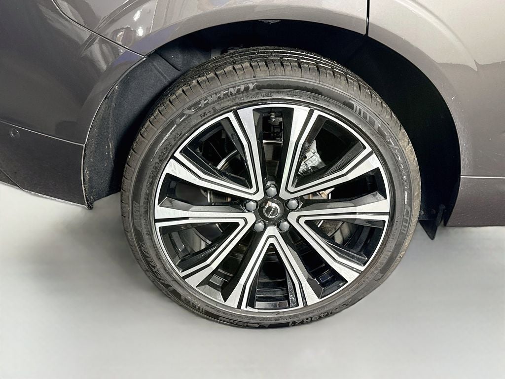 2023 Volvo XC60 B5 Ultimate Bright Theme