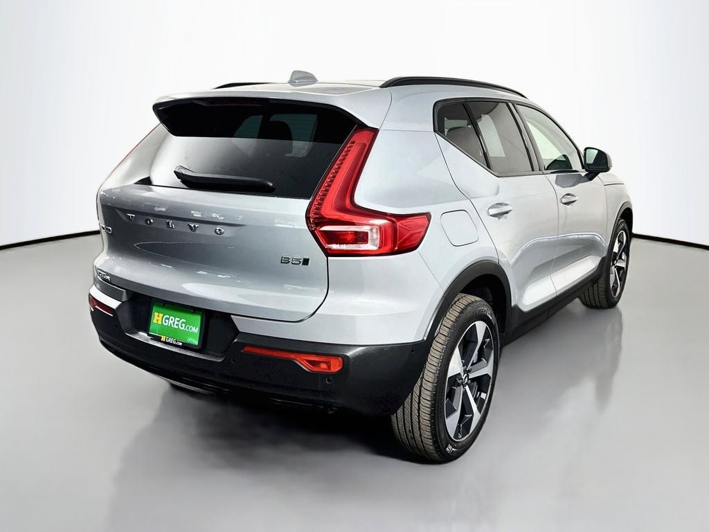 2026 Volvo XC40 B5 Plus