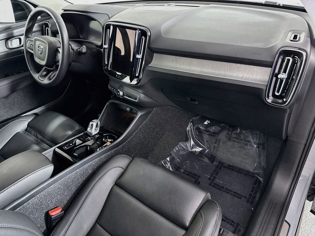 2026 Volvo XC40 B5 Plus