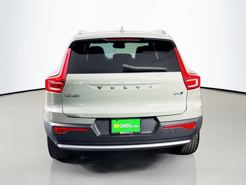 2023 Volvo XC40 B5 Plus Bright Theme