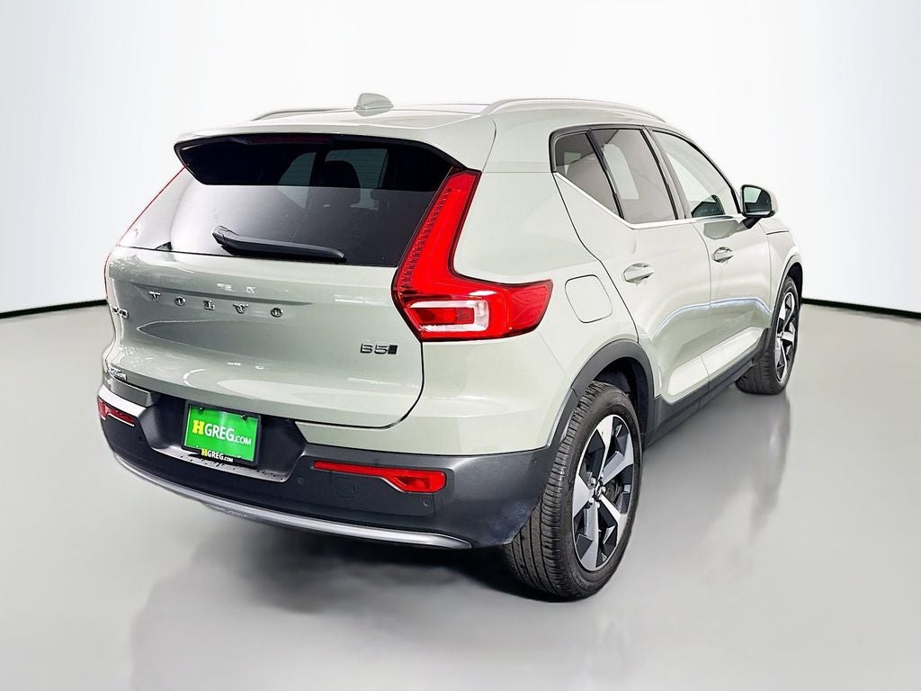 2023 Volvo XC40 B5 Plus Bright Theme