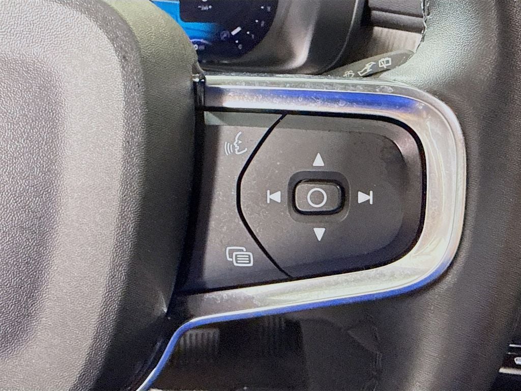 2023 Volvo XC40 B5 Plus Bright Theme