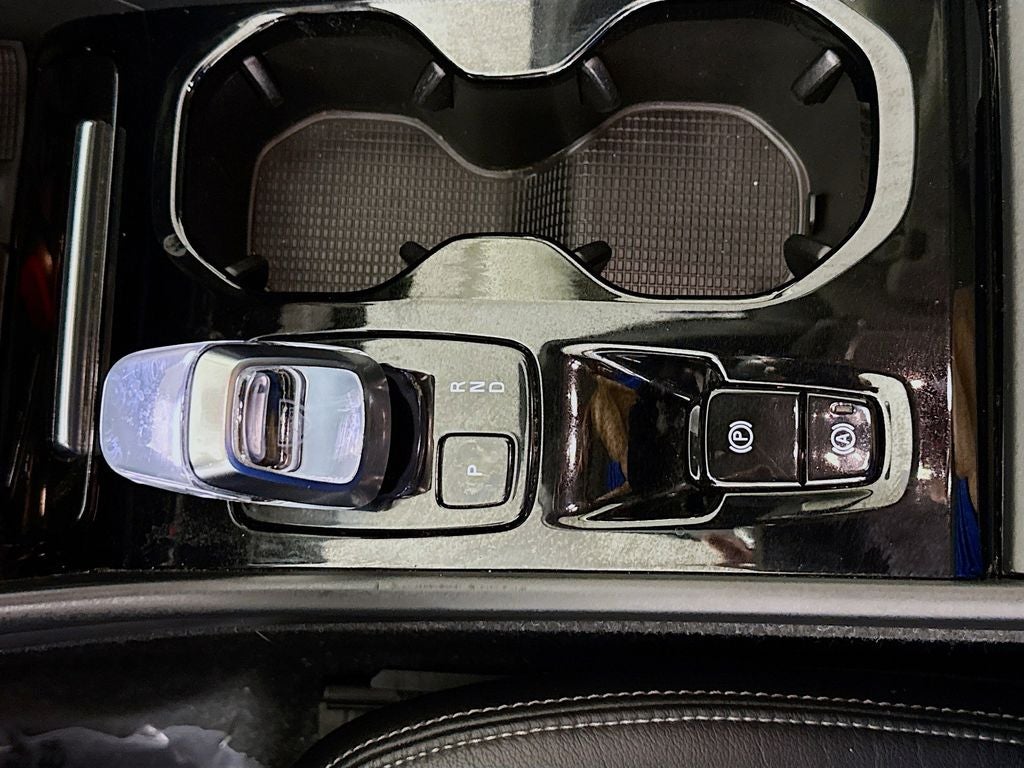 2023 Volvo XC40 B5 Plus Bright Theme