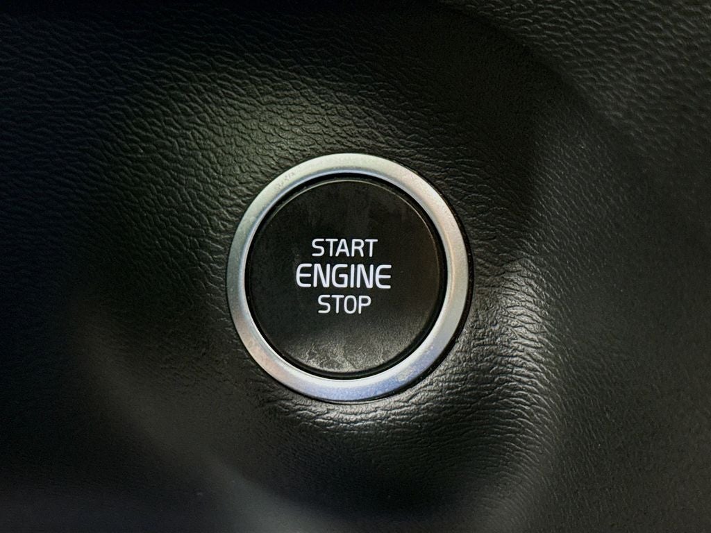 2023 Volvo XC40 B5 Plus Bright Theme