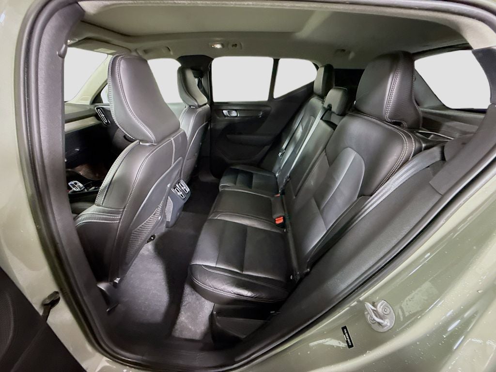 2023 Volvo XC40 B5 Plus Bright Theme