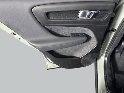 2023 Volvo XC40 B5 Plus Bright Theme