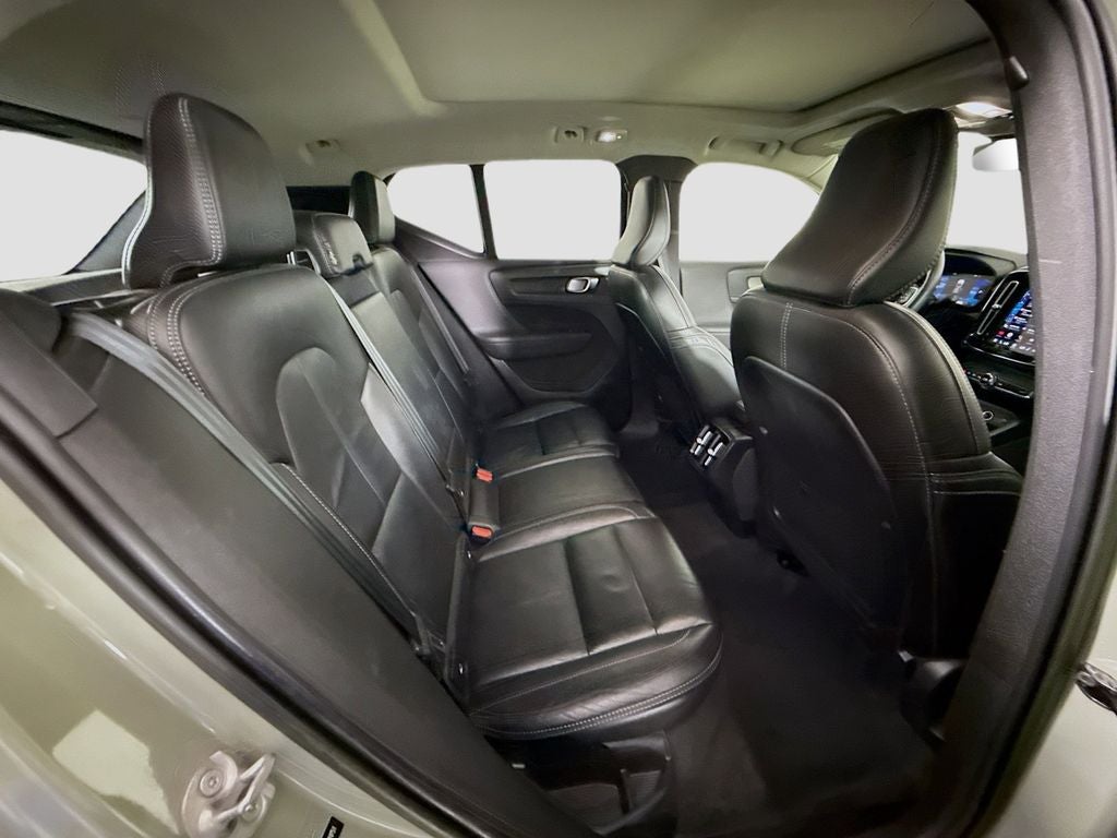 2023 Volvo XC40 B5 Plus Bright Theme