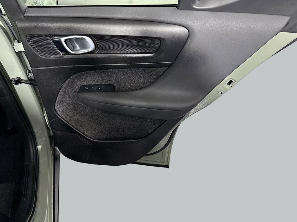 2023 Volvo XC40 B5 Plus Bright Theme