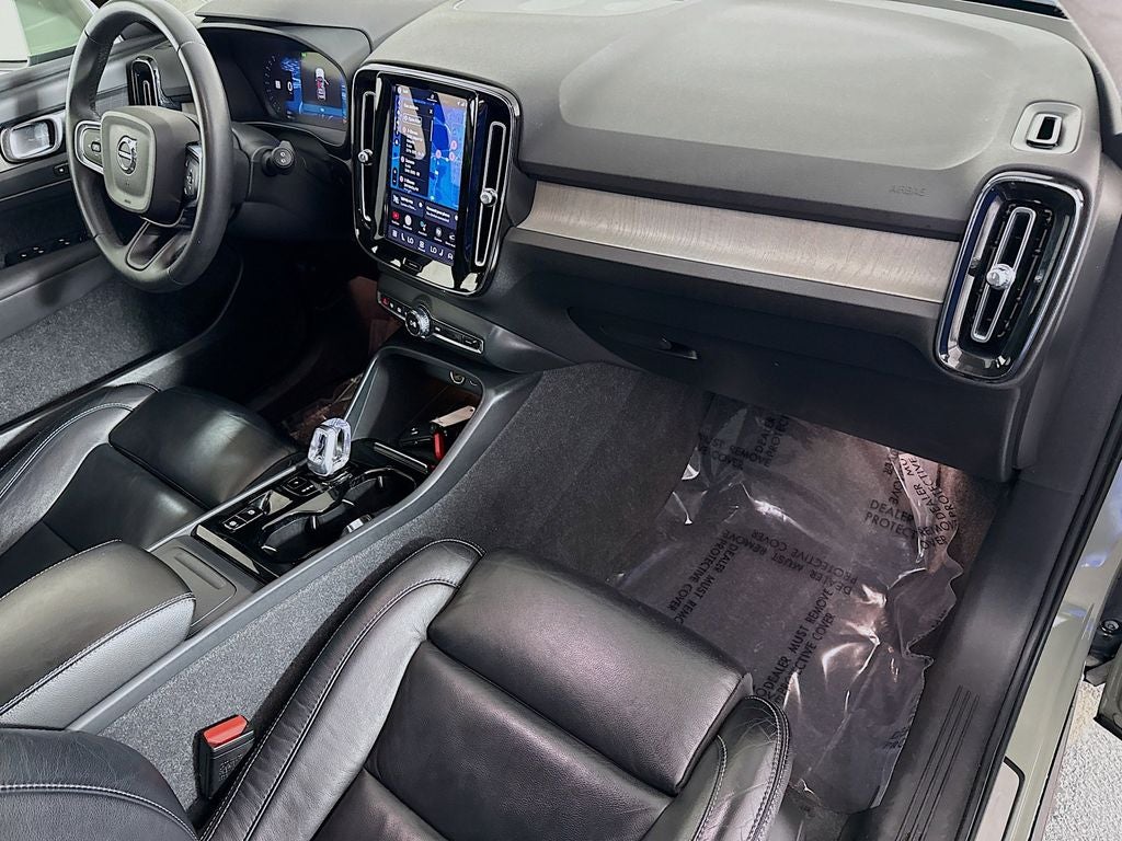2023 Volvo XC40 B5 Plus Bright Theme