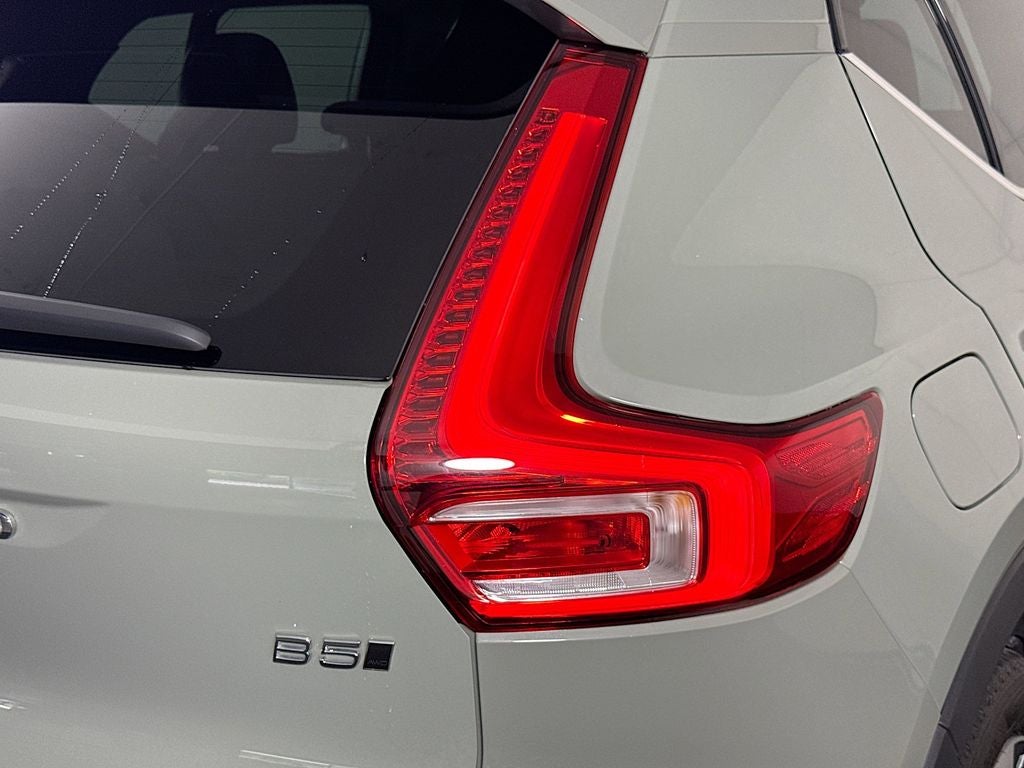 2023 Volvo XC40 B5 Plus Bright Theme
