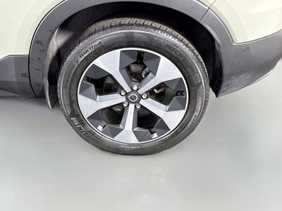 2023 Volvo XC40 B5 Plus Bright Theme