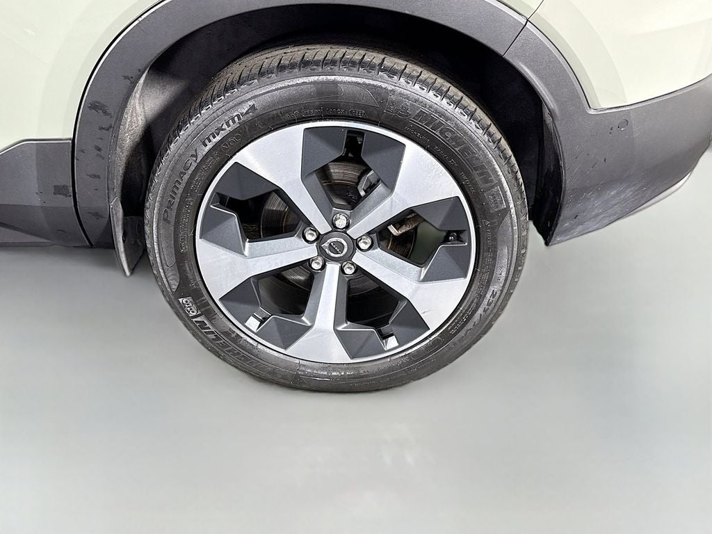 2023 Volvo XC40 B5 Plus Bright Theme