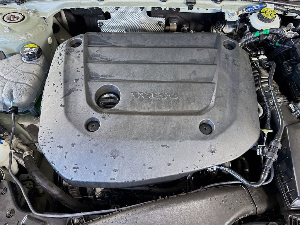 2023 Volvo XC40 B5 Plus Bright Theme