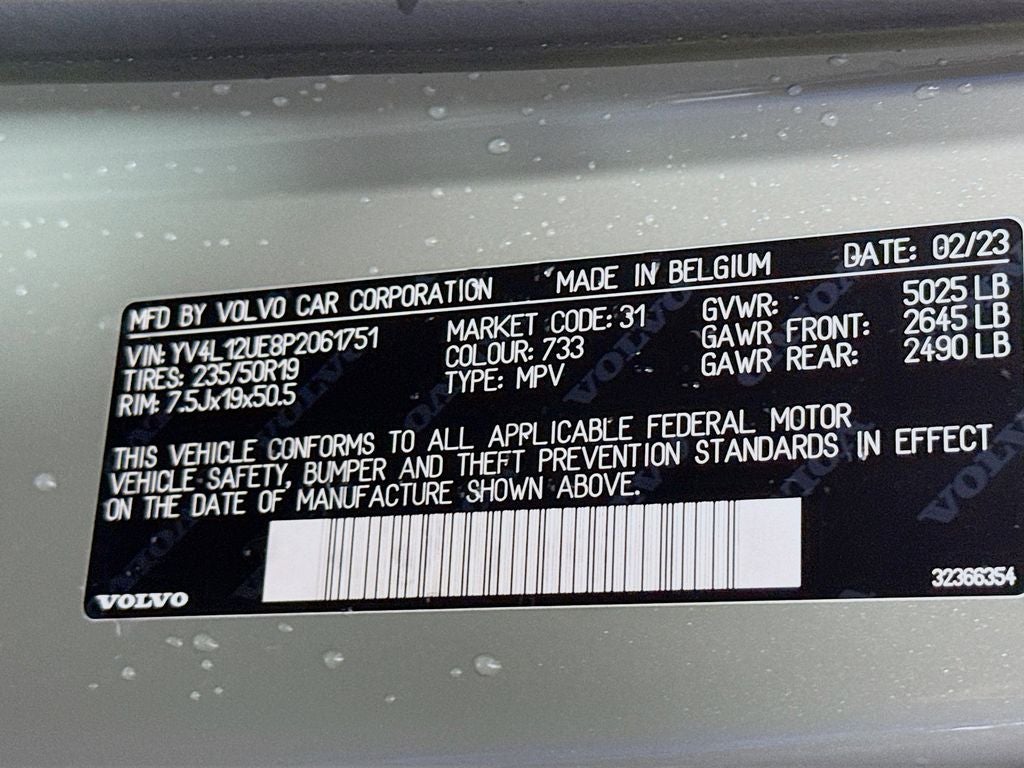 2023 Volvo XC40 B5 Plus Bright Theme